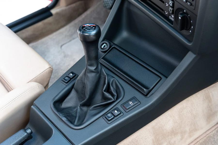 Детали интерьера BMW M3 Coupe (E30) 1988 года  (NA) (фото 108 из 231)